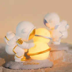 Kawaii Therapy Kawaii Lamps<Kawaii Astronaut Planet Lamp – Limited Edition