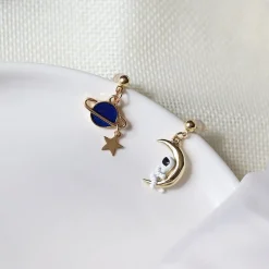 Kawaii Therapy Earrings<Kawaii Space Astronaut Moon Earrings – Limited Edition